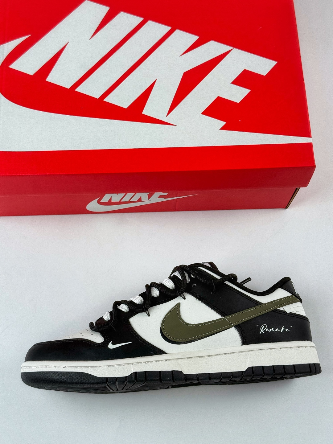 210 Nike SB Dunk Low 黑白绑带 BG0512-083