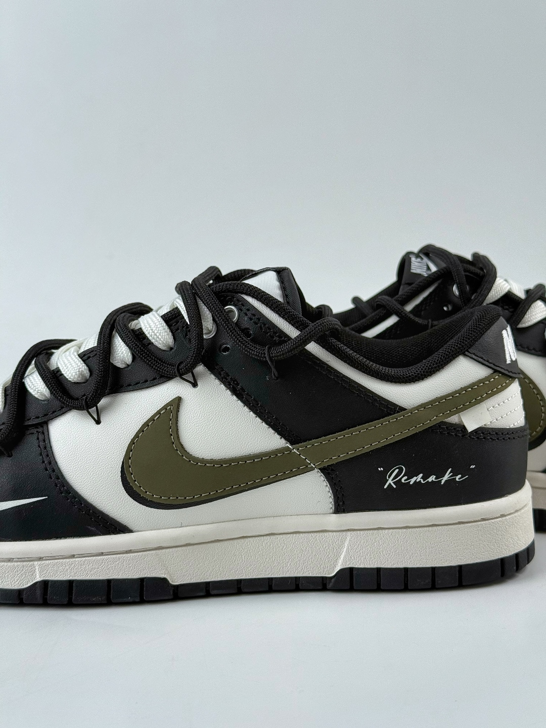 210 Nike SB Dunk Low 黑白绑带 BG0512-083