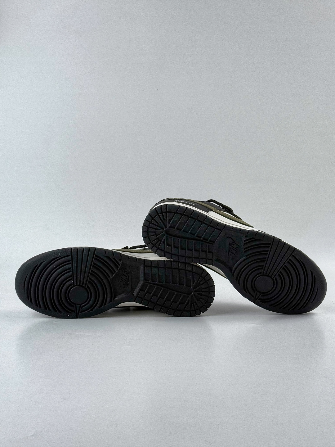 210 Nike SB Dunk Low 黑白绑带 BG0512-083