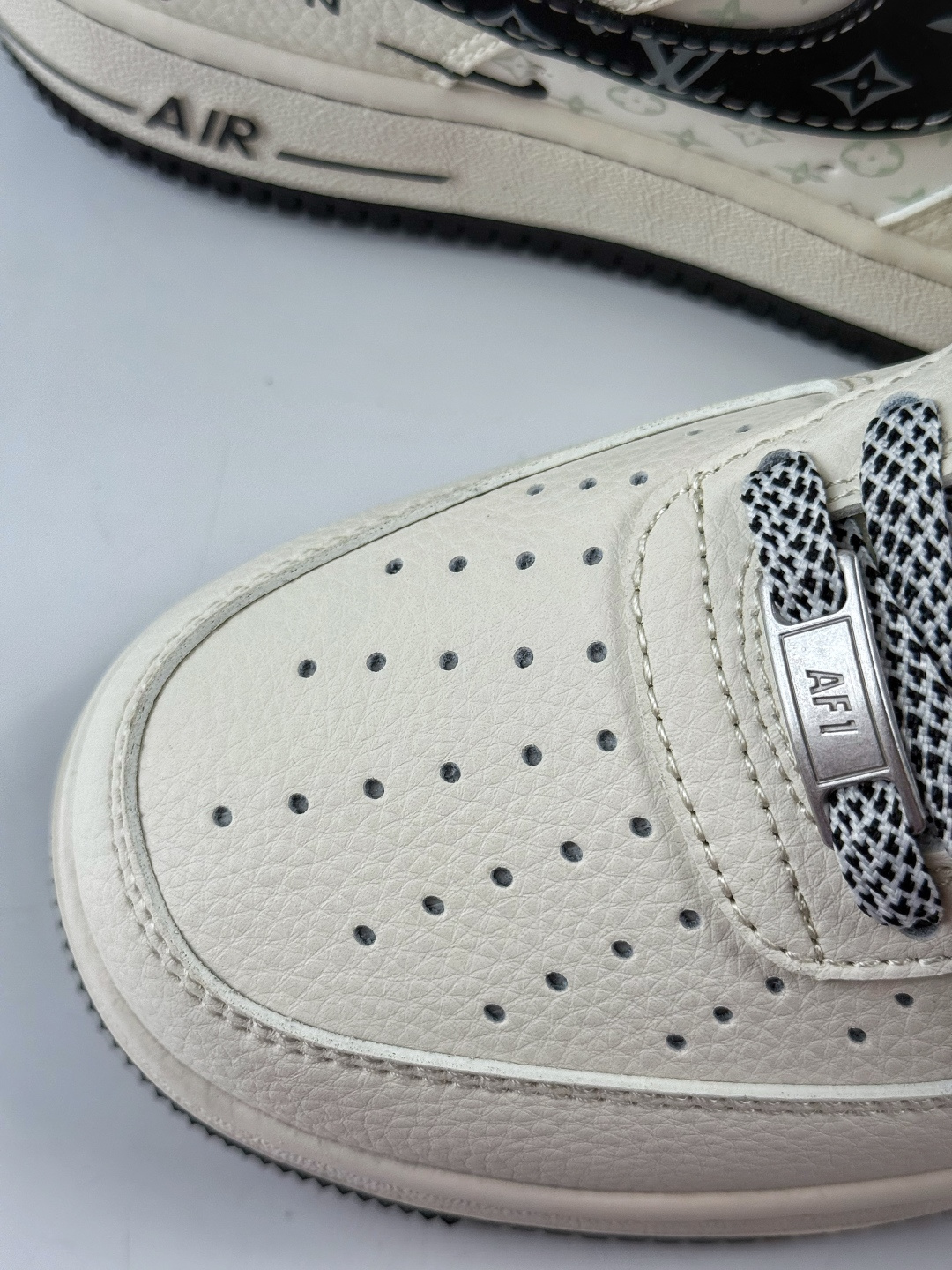 220 Nike Air Force 1 Low 07 x Louis Vuitton 白黑双小勾满天星 MZ9588-809