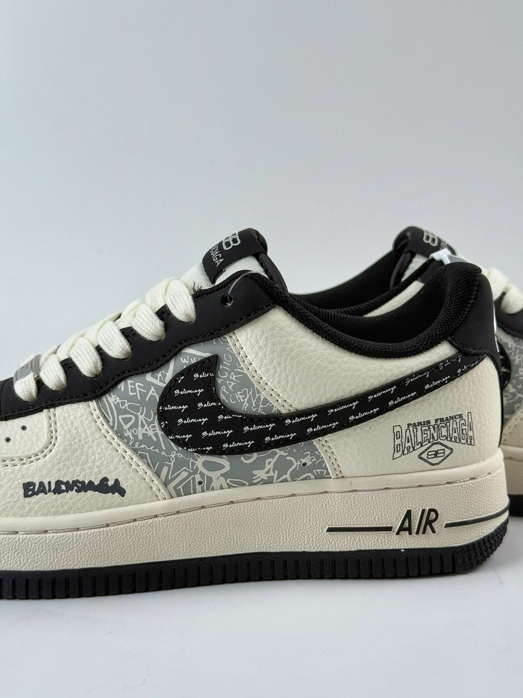 210 Nike Air Force 1 Low 07 x Balenciaga 白黑 XD2588-611