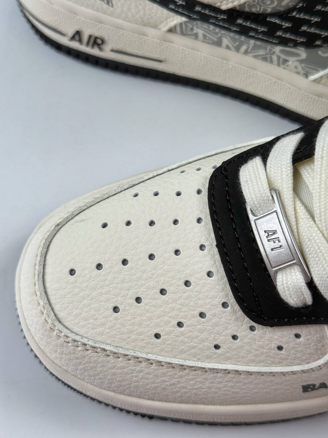 210 Nike Air Force 1 Low 07 x Balenciaga 白黑 XD2588-611