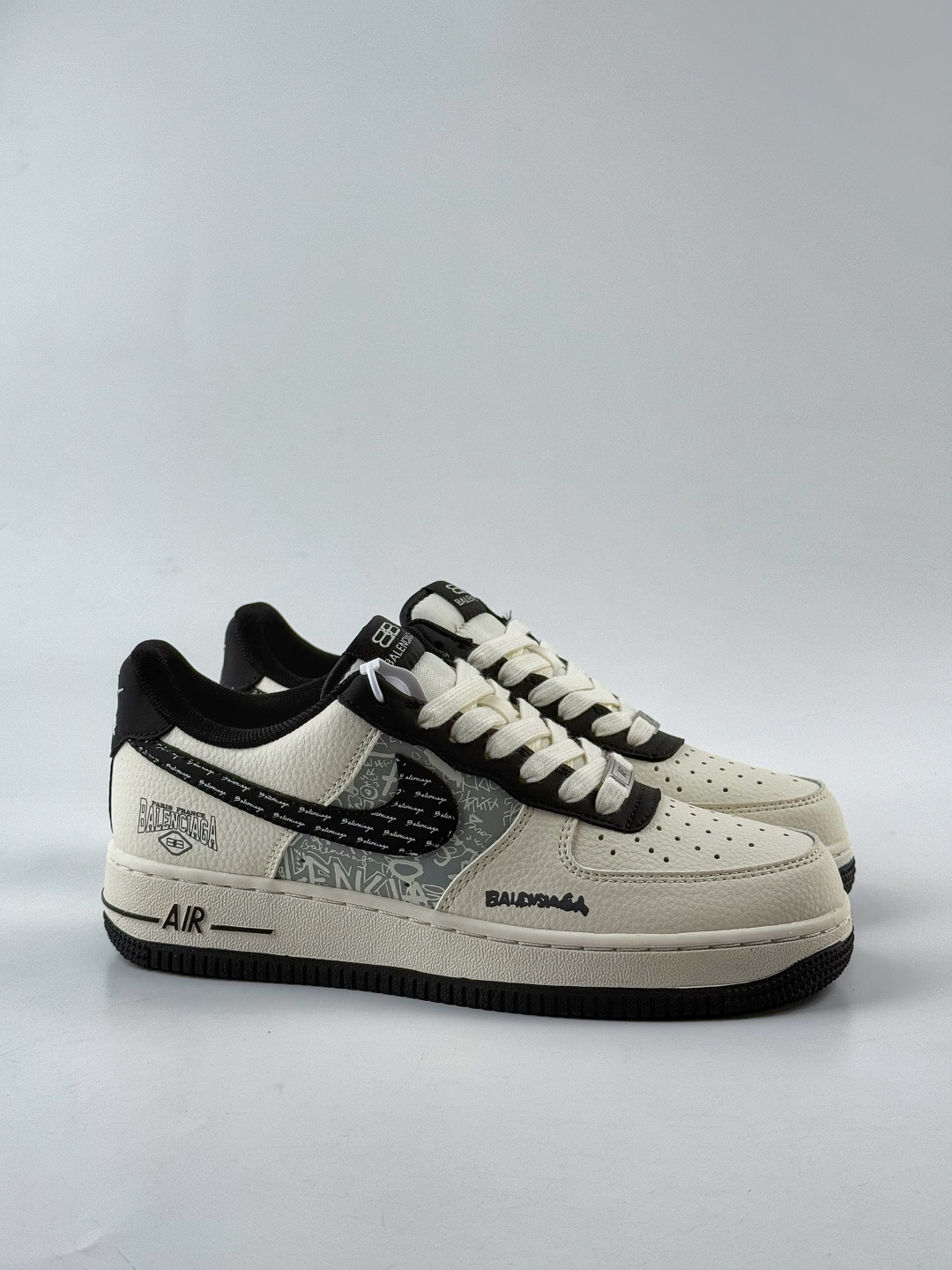 210 Nike Air Force 1 Low 07 x Balenciaga 白黑 XD2588-611