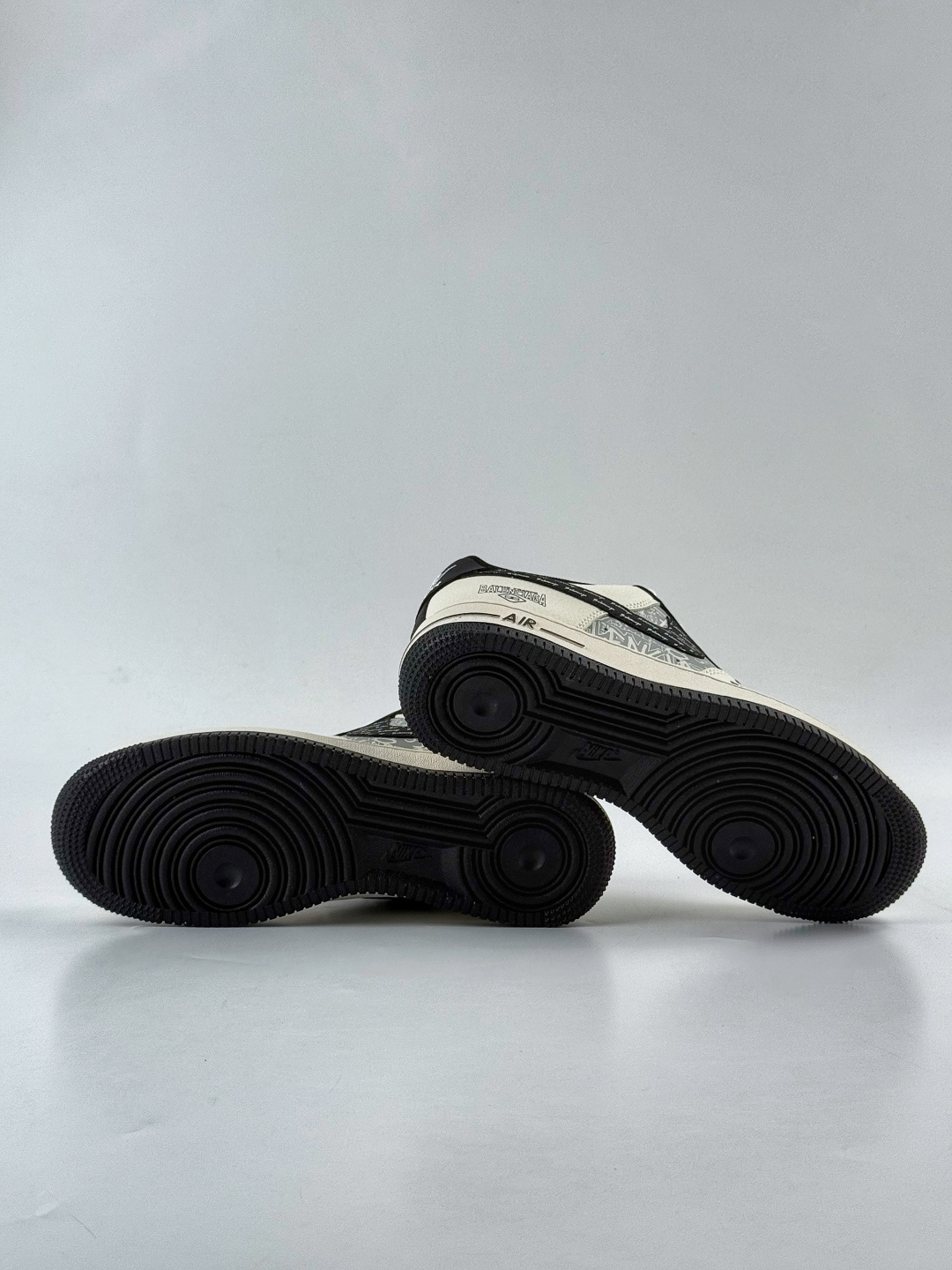 210 Nike Air Force 1 Low 07 x Balenciaga 白黑 XD2588-611