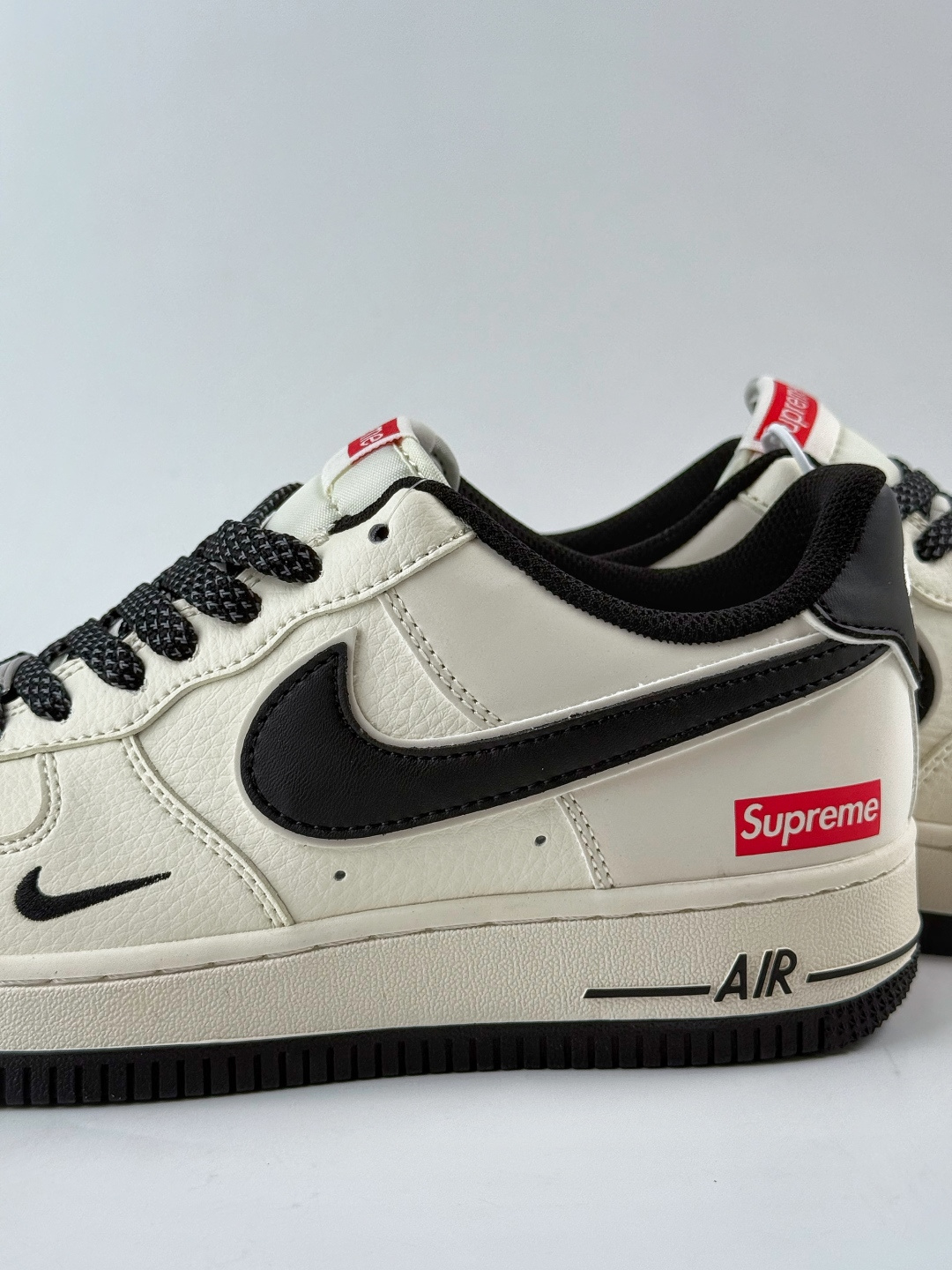 210 Nike Air Force 1 Low 07 x Superme 白黑小勾满天星 JP8028-059