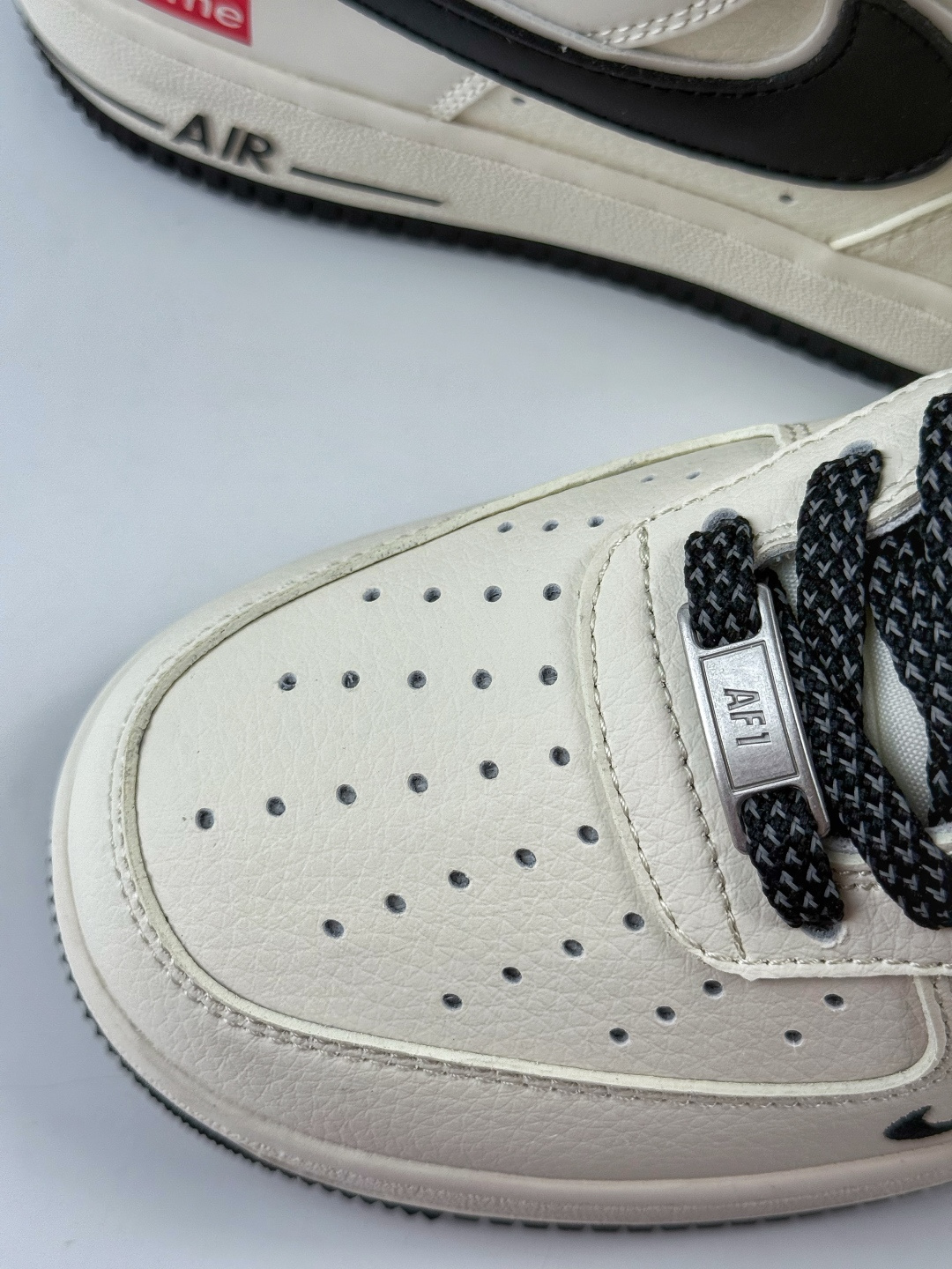 210 Nike Air Force 1 Low 07 x Superme 白黑小勾满天星 JP8028-059