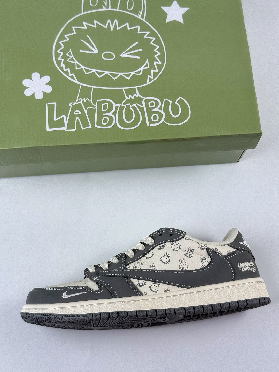 230 Travis Scott x Nike Air Jordan 1 Low x LABUBU Air Jordan 1 Low 反转灰白小勾拉布布倒钩 LD2028-055