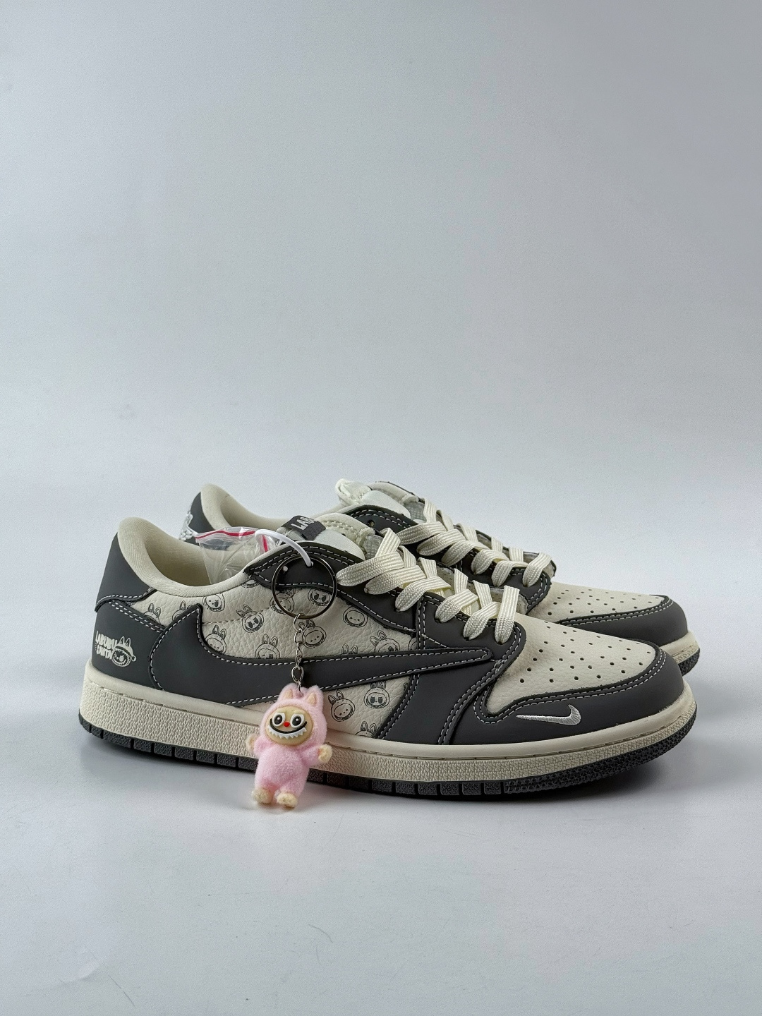 230 Travis Scott x Nike Air Jordan 1 Low x LABUBU Air Jordan 1 Low 反转灰白小勾拉布布倒钩 LD2028-055