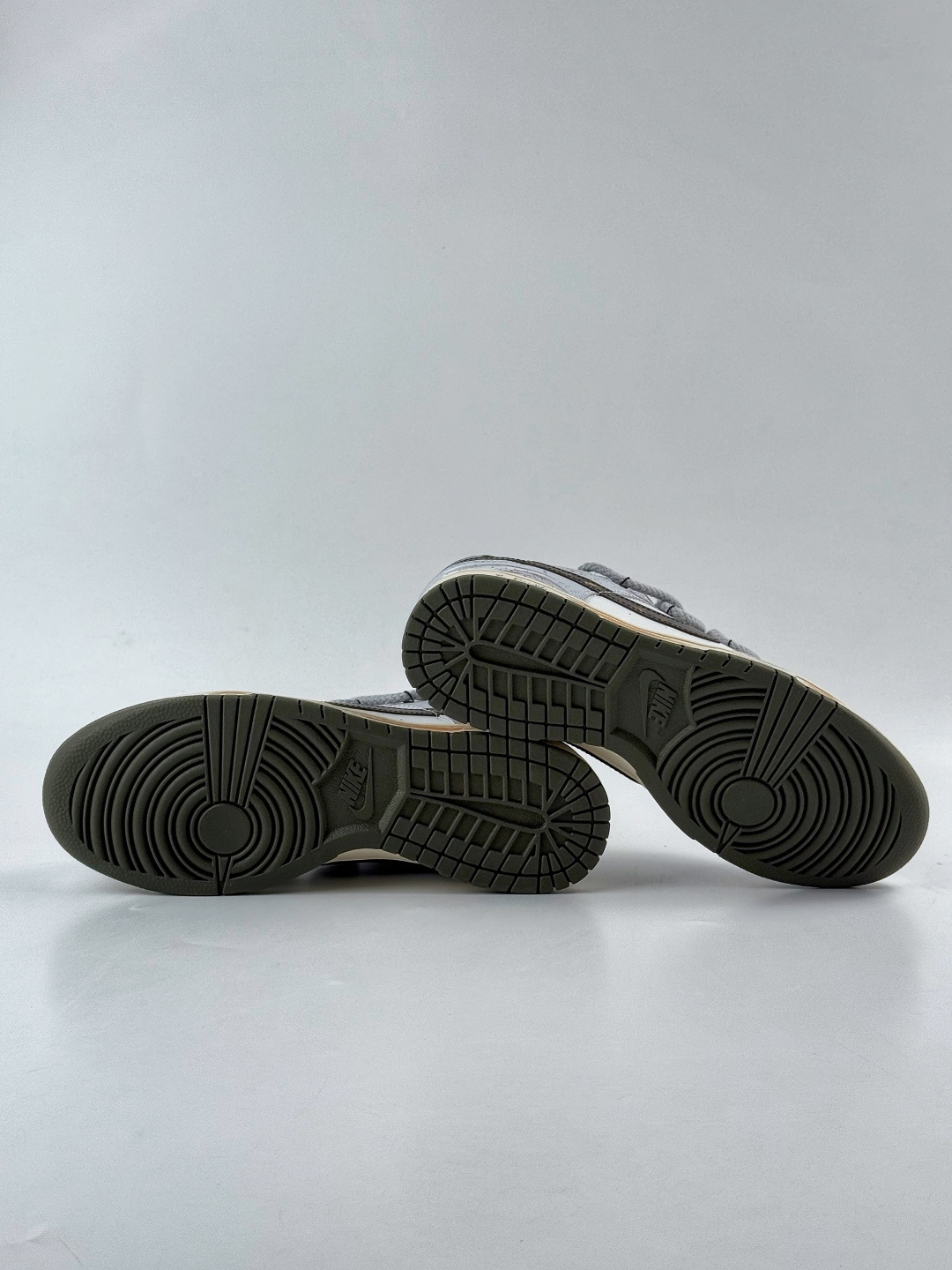 230 Nike SB Dunk Low 素履流金 灰金 HF5441-102