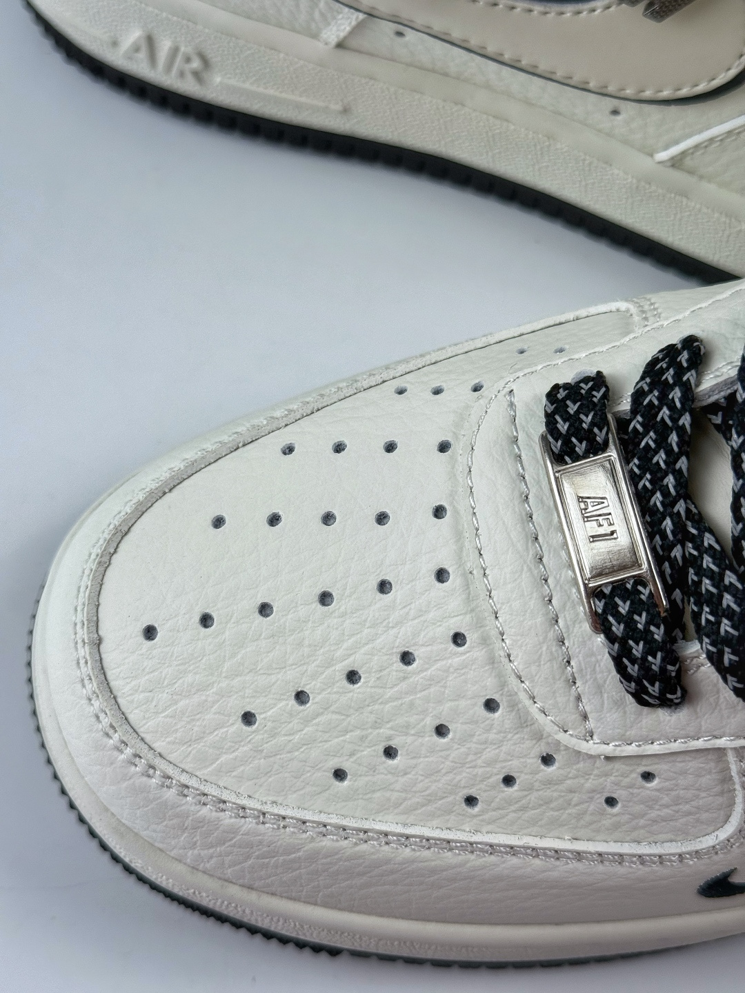 220 Nike Air Force 1 Low 07 x NIKE 白黑小勾满天星 CS5288-047