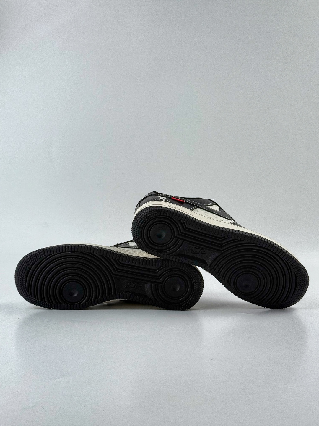 210 Nike Air Force 1 Low 07 x Louis Vuitton 黑白双小勾满天星 MZ9588-813