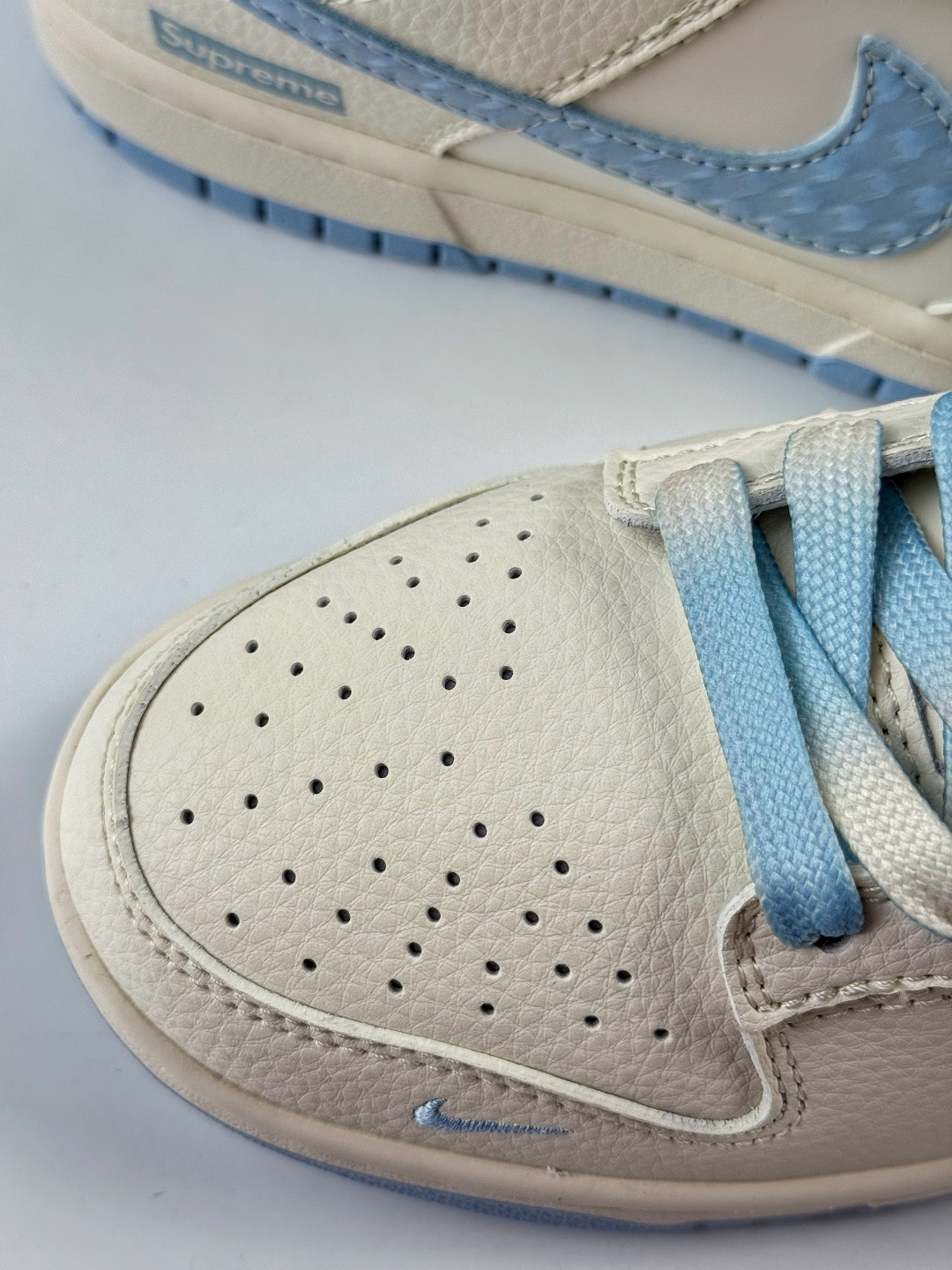 230 Nike SB Dunk Low x Superme 白蓝小勾 JP1628-012