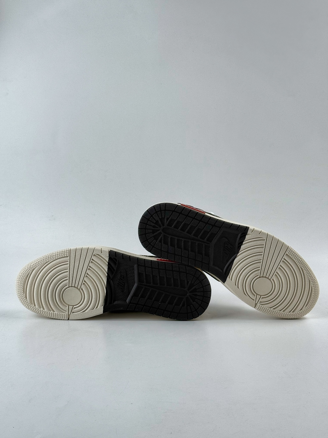 230 Travis Scott x Nike Air Jordan 1 Low x Louis Vuitton Air Jordan 1 Low 反转白黑小勾满天星倒钩 CX5050-Y27