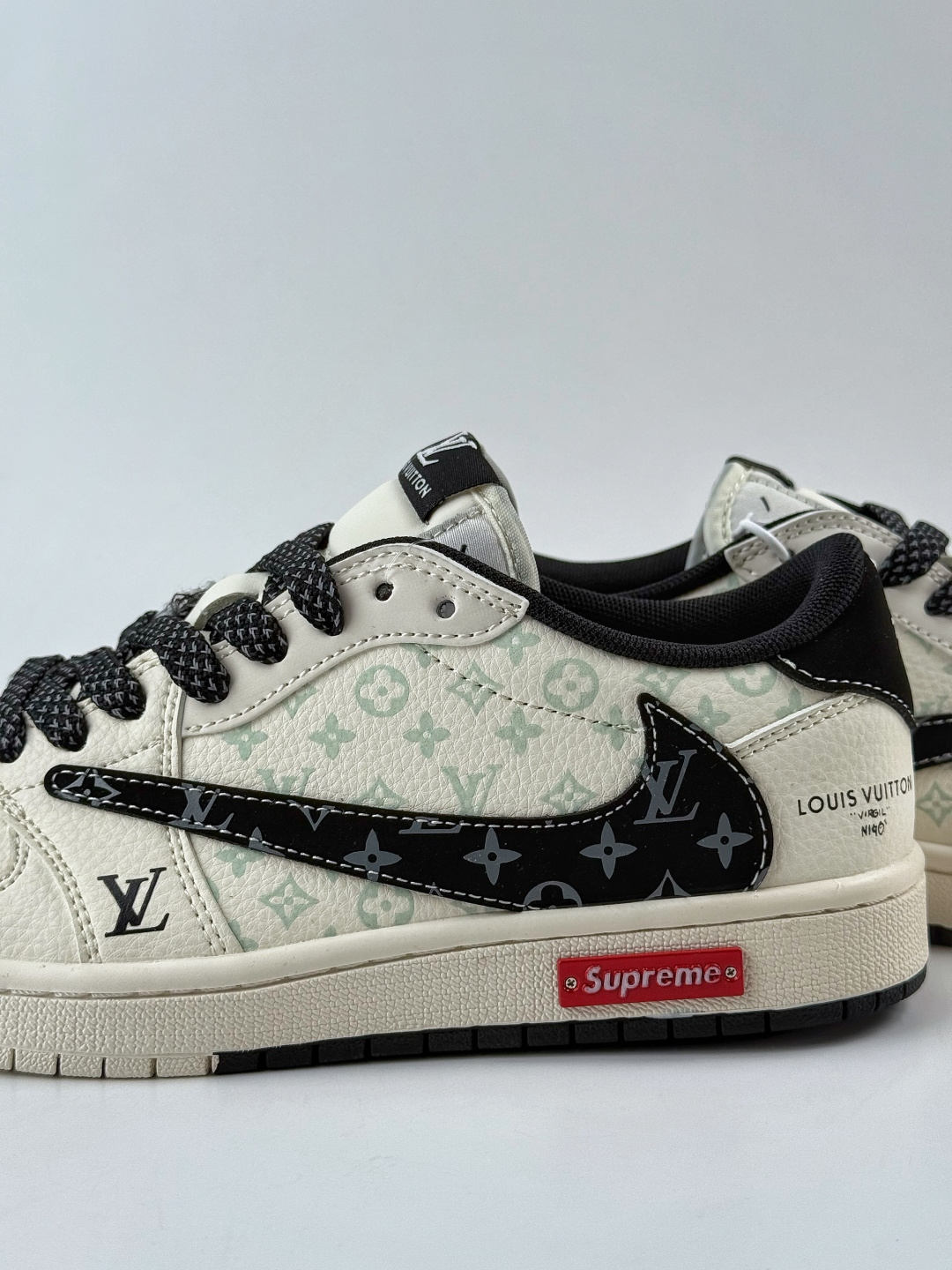 230 Travis Scott x Nike Air Jordan 1 Low x Louis Vuitton Air Jordan 1 Low 反转白黑小勾满天星倒钩 CX5050-Y27