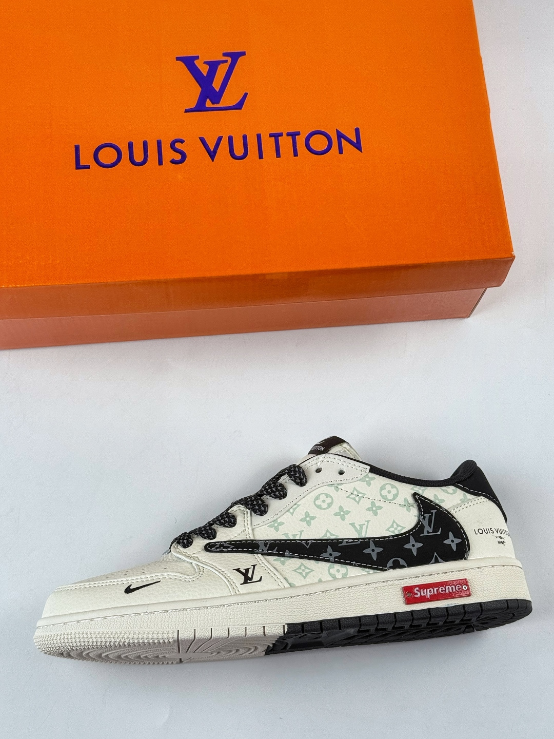 230 Travis Scott x Nike Air Jordan 1 Low x Louis Vuitton Air Jordan 1 Low 反转白黑小勾满天星倒钩 CX5050-Y27