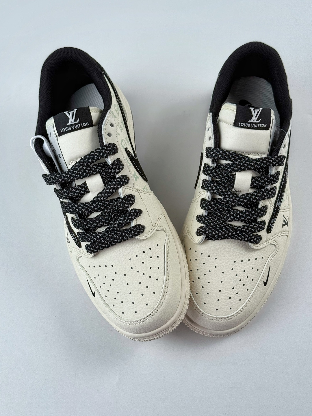 230 Travis Scott x Nike Air Jordan 1 Low x Louis Vuitton Air Jordan 1 Low 反转白黑小勾满天星倒钩 CX5050-Y27