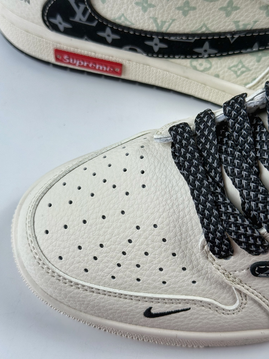 230 Travis Scott x Nike Air Jordan 1 Low x Louis Vuitton Air Jordan 1 Low 反转白黑小勾满天星倒钩 CX5050-Y27