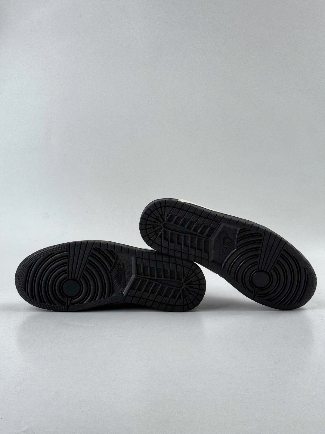 230 Travis Scott x Nike Air Jordan 1 Low x ACW Air Jordan 1 Low 反转黑白小勾倒钩 AC1808-191