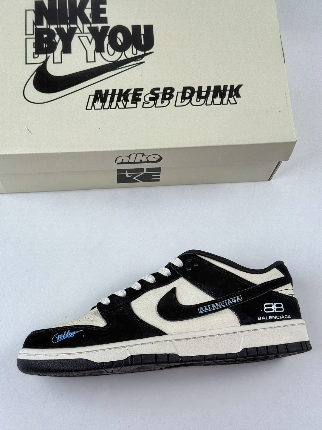 NIKE SB Dunk Low RETRO x Balenciaga 黑白 DS6608-015-莆田鞋,莆田鞋货源,高仿鞋,高仿鞋货源,安福档口,莆田高仿鞋,莆田鞋批发,高仿鞋批发,莆田高仿运动鞋,高仿运动鞋,莆田运动鞋 NIKE SB Dunk Low RETRO x Balenciaga 黑白 DS6608-015