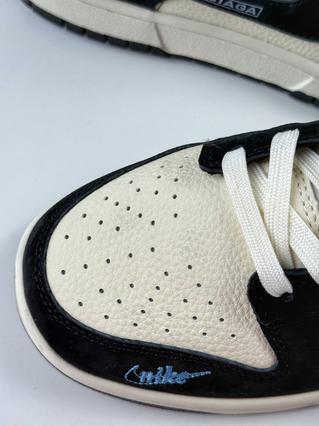 NIKE SB Dunk Low RETRO x Balenciaga 黑白 DS6608-015-莆田鞋,莆田鞋货源,高仿鞋,高仿鞋货源,安福档口,莆田高仿鞋,莆田鞋批发,高仿鞋批发,莆田高仿运动鞋,高仿运动鞋,莆田运动鞋 NIKE SB Dunk Low RETRO x Balenciaga 黑白 DS6608-015