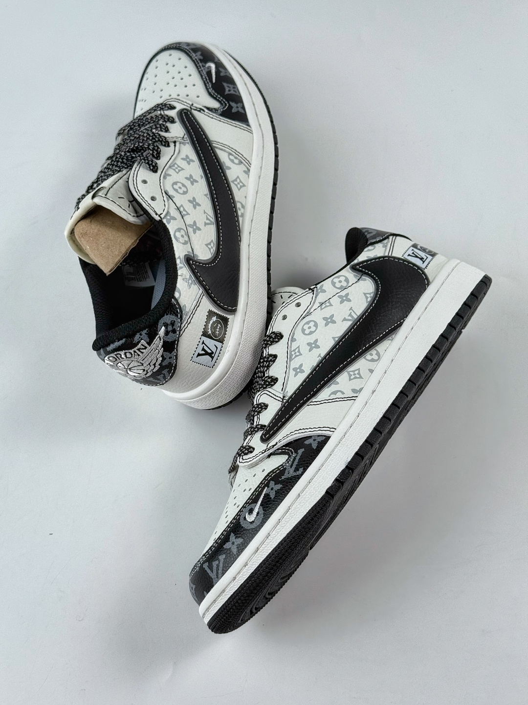230 Travis Scott x Nike Air Jordan 1 Low x Louis Vuitton Air Jordan 1 Low 反转黑白小勾满天星倒钩 DZ5899-031