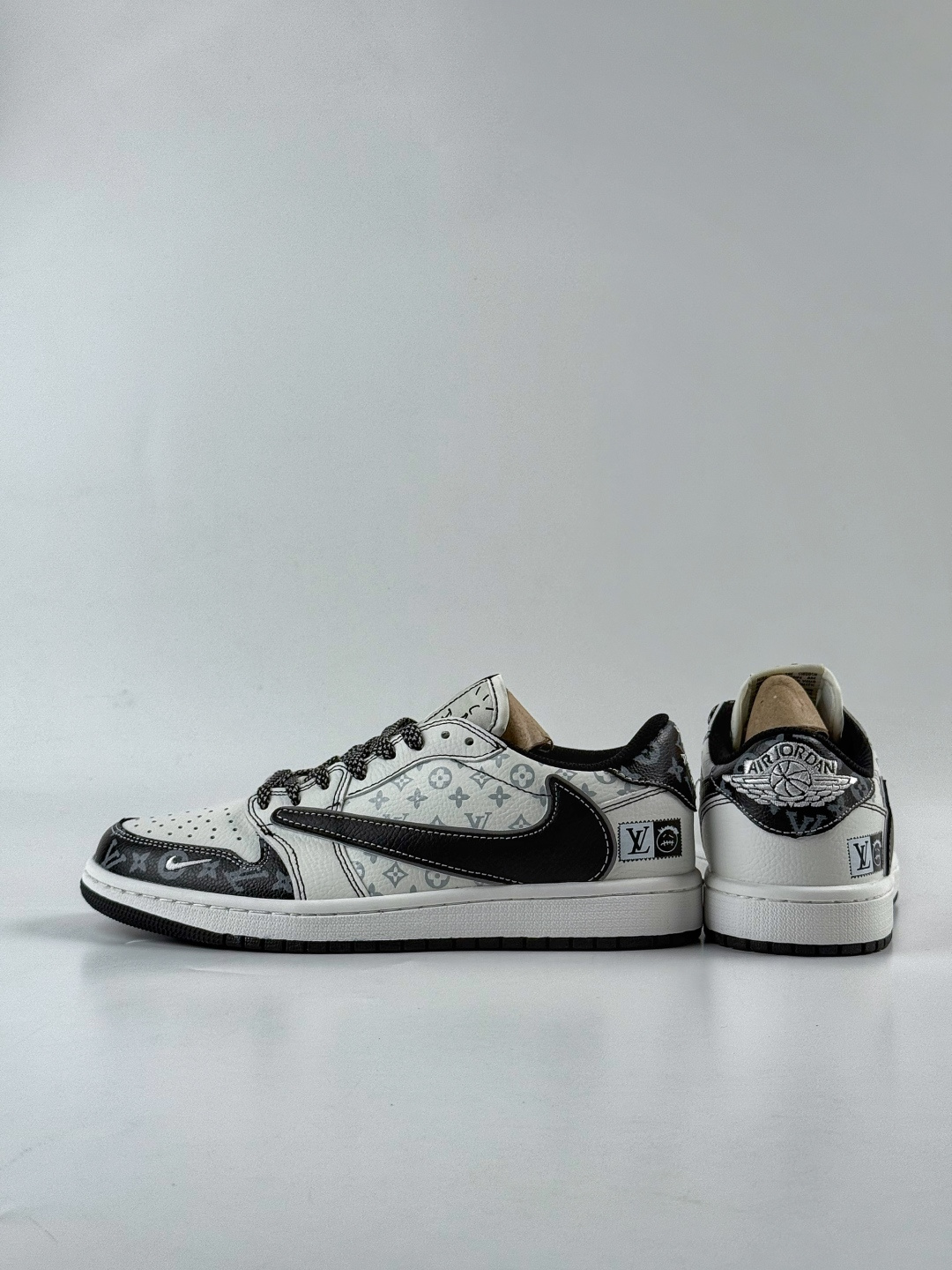 230 Travis Scott x Nike Air Jordan 1 Low x Louis Vuitton Air Jordan 1 Low 反转黑白小勾满天星倒钩 DZ5899-031