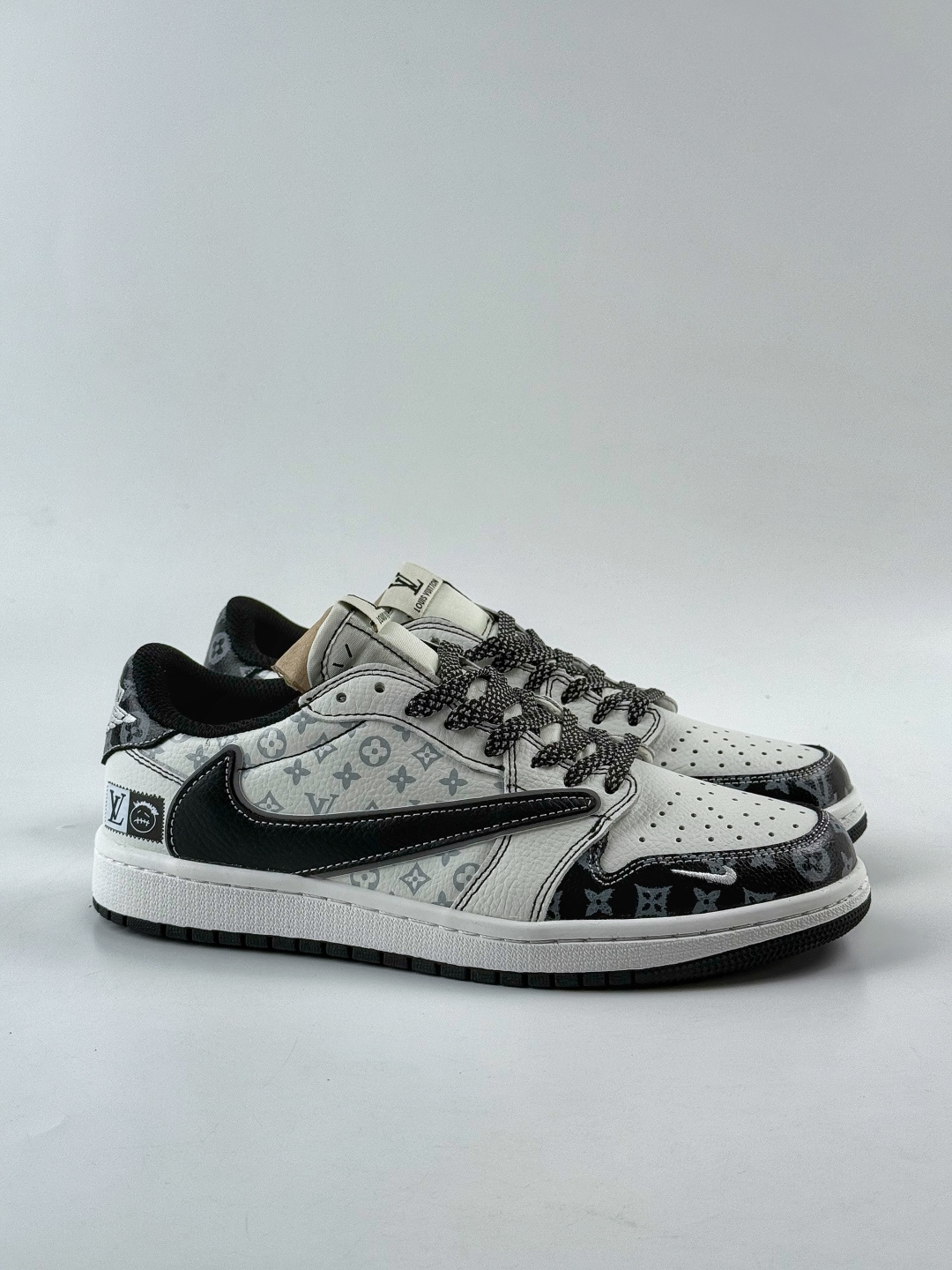 230 Travis Scott x Nike Air Jordan 1 Low x Louis Vuitton Air Jordan 1 Low 反转黑白小勾满天星倒钩 DZ5899-031
