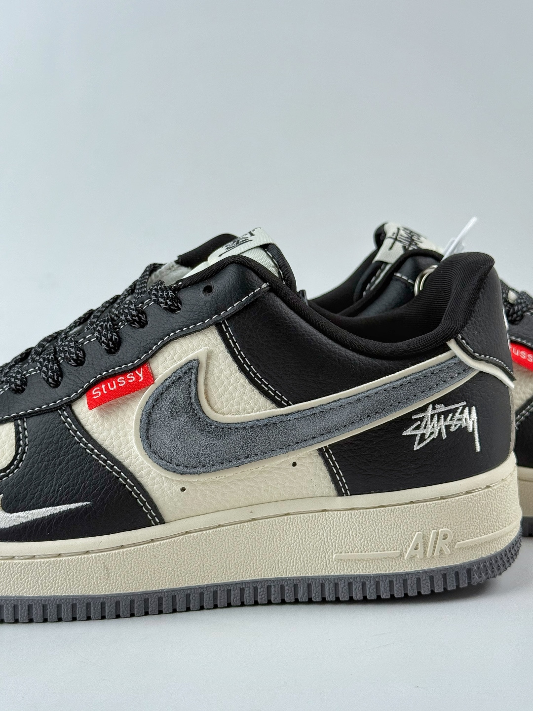 210 Nike Air Force 1 Low 07 x Stussy 黑白小勾满天星 DF0188-102