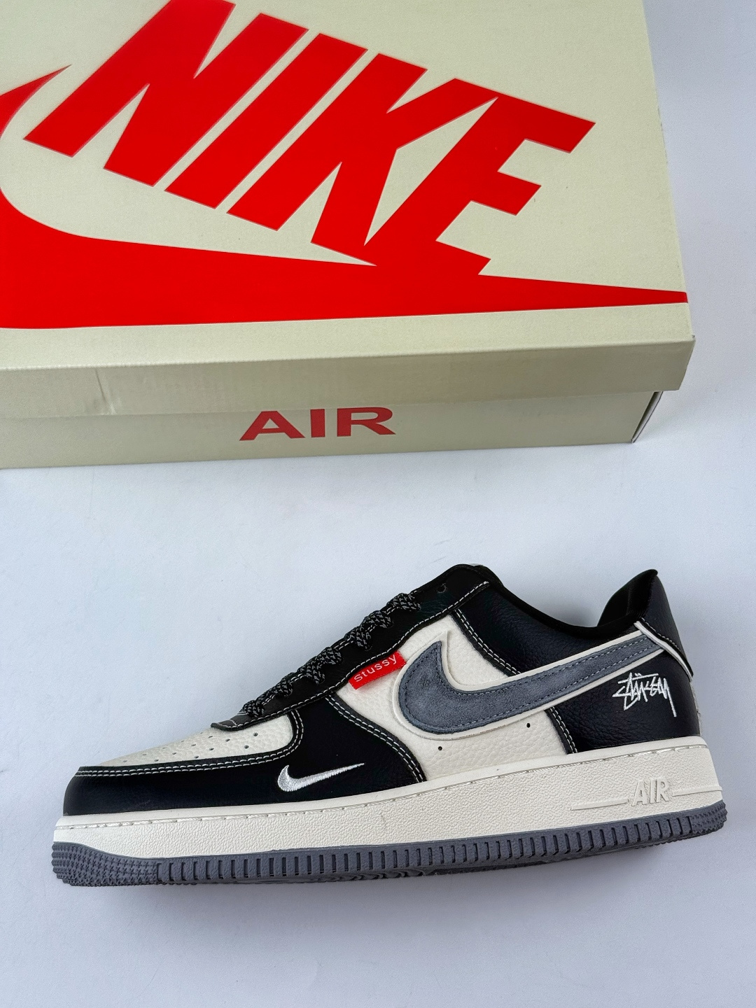 210 Nike Air Force 1 Low 07 x Stussy 黑白小勾满天星 DF0188-102