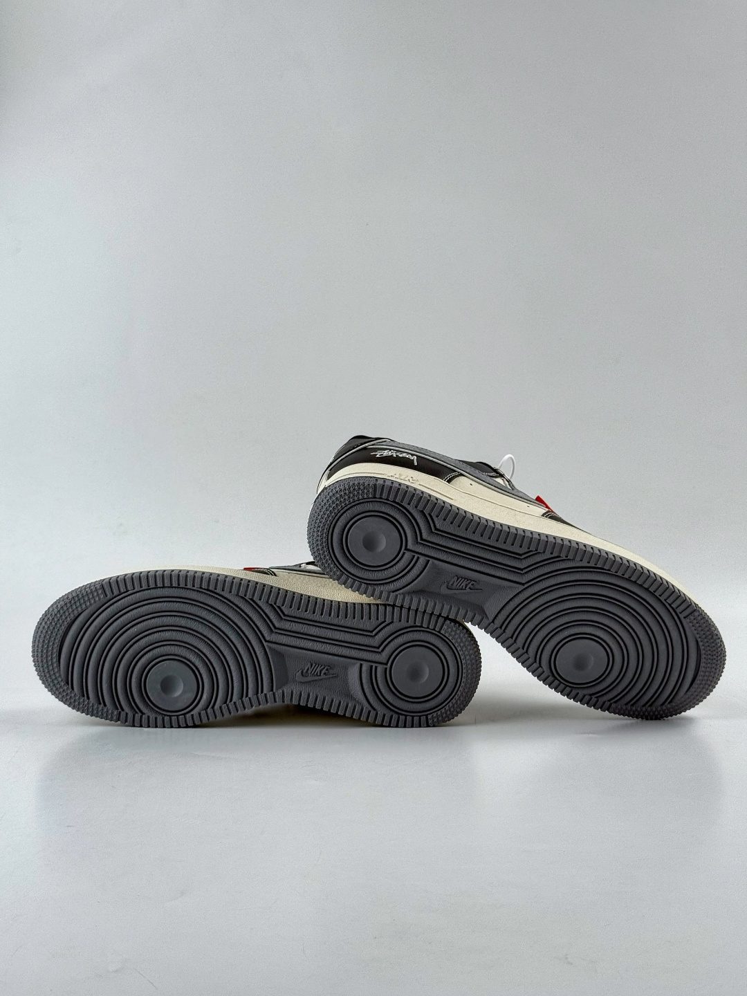 210 Nike Air Force 1 Low 07 x Stussy 黑白小勾满天星 DF0188-102