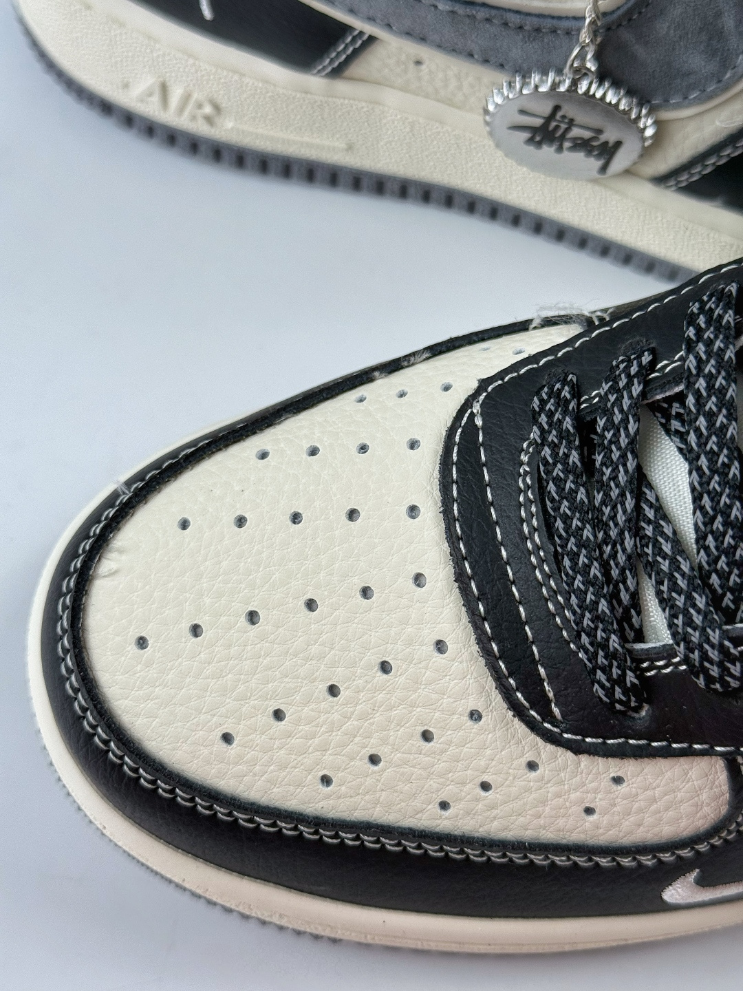 210 Nike Air Force 1 Low 07 x Stussy 黑白小勾满天星 DF0188-102