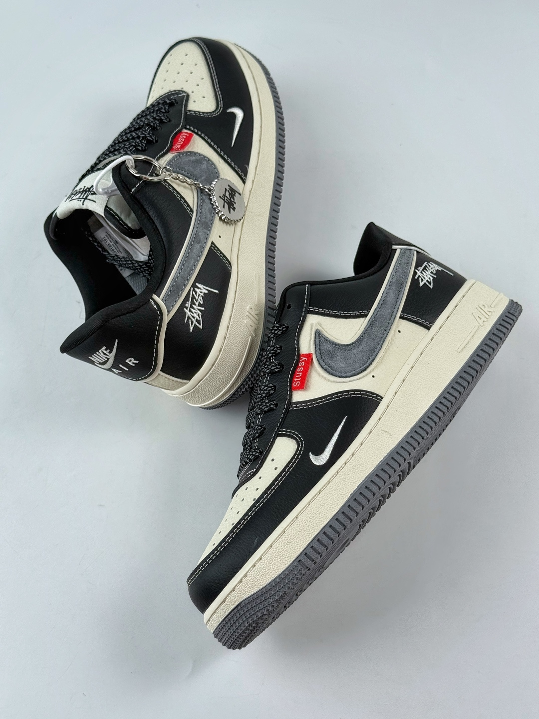210 Nike Air Force 1 Low 07 x Stussy 黑白小勾满天星 DF0188-102