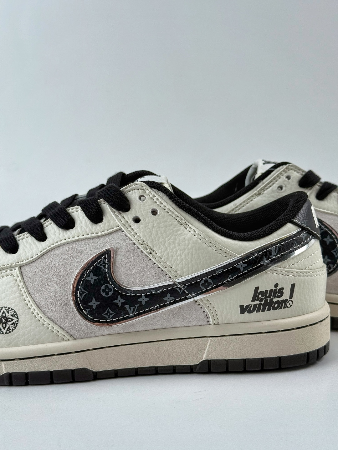 210 Nike SB Dunk Low x Louis Vuitton 白灰黑 HS2506-215