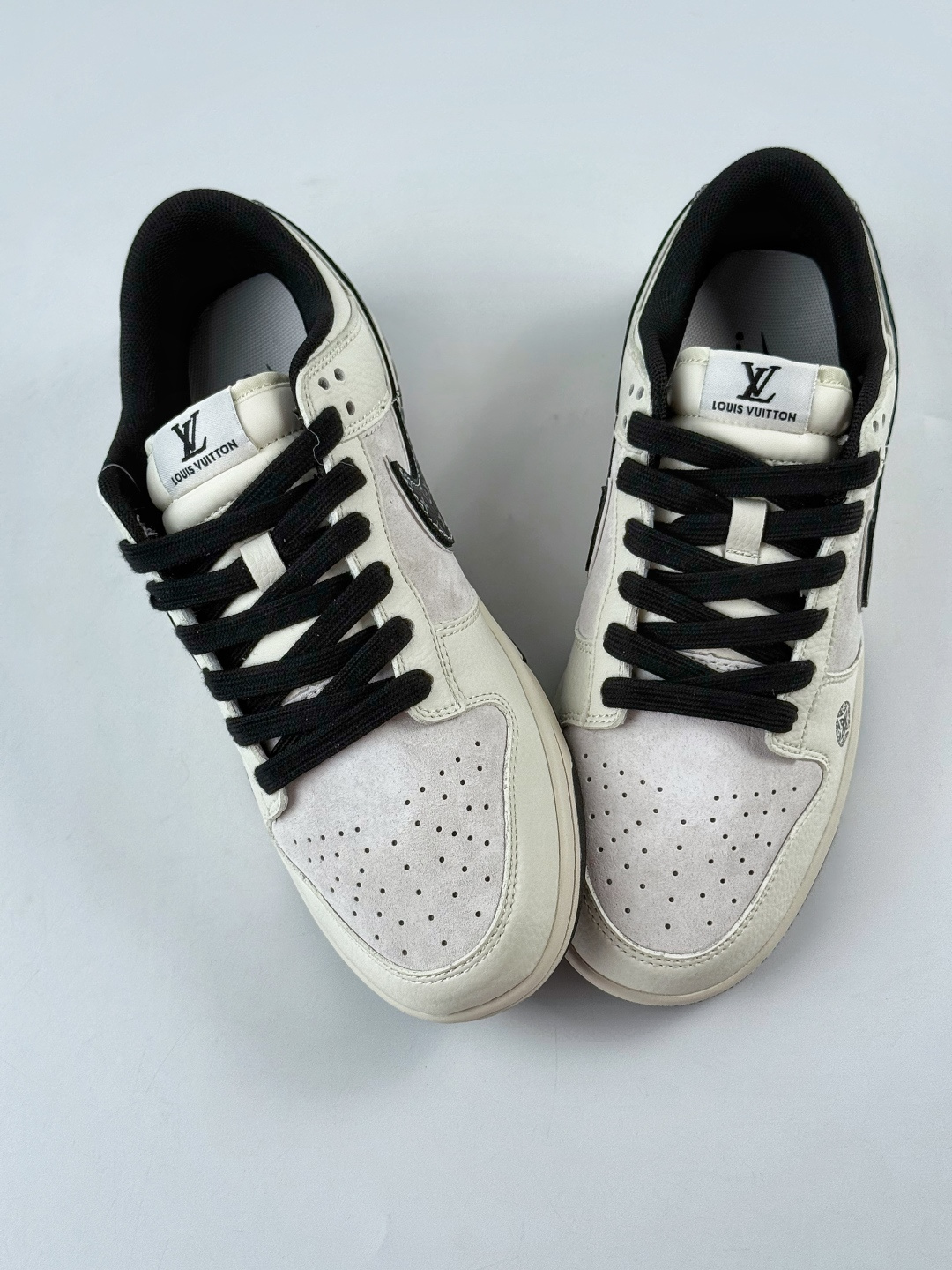 210 Nike SB Dunk Low x Louis Vuitton 白灰黑 HS2506-215