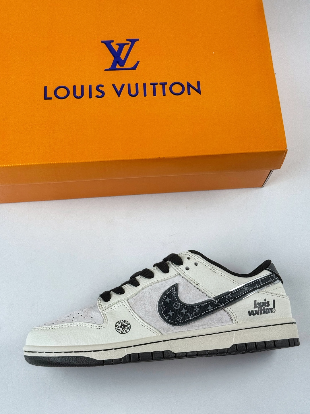210 Nike SB Dunk Low x Louis Vuitton 白灰黑 HS2506-215