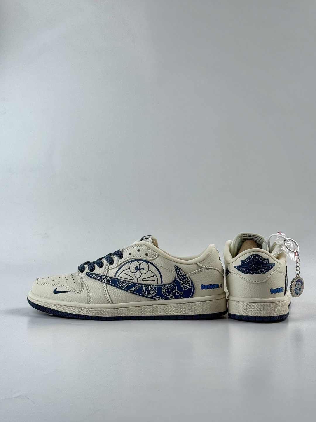 210 Travis Scott x Nike Air Jordan 1 Low x Doraemon Air Jordan 1 Low 反转白蓝小勾满天星倒钩 XB1979-015