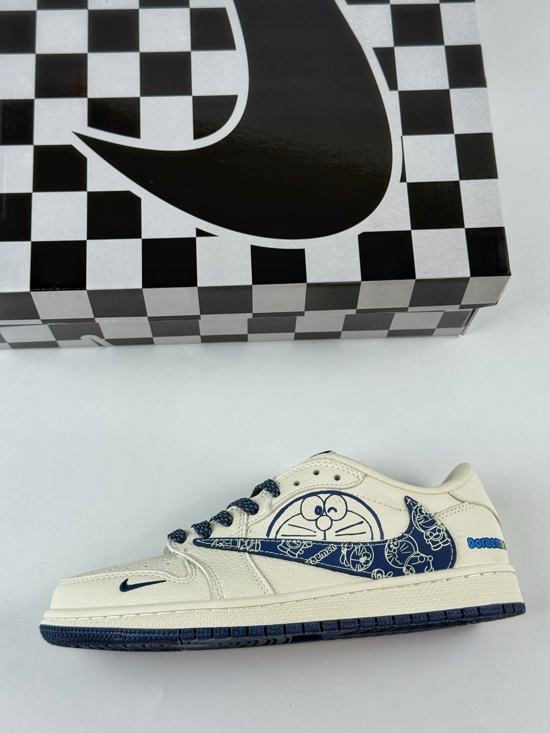 210 Travis Scott x Nike Air Jordan 1 Low x Doraemon Air Jordan 1 Low 反转白蓝小勾满天星倒钩 XB1979-015