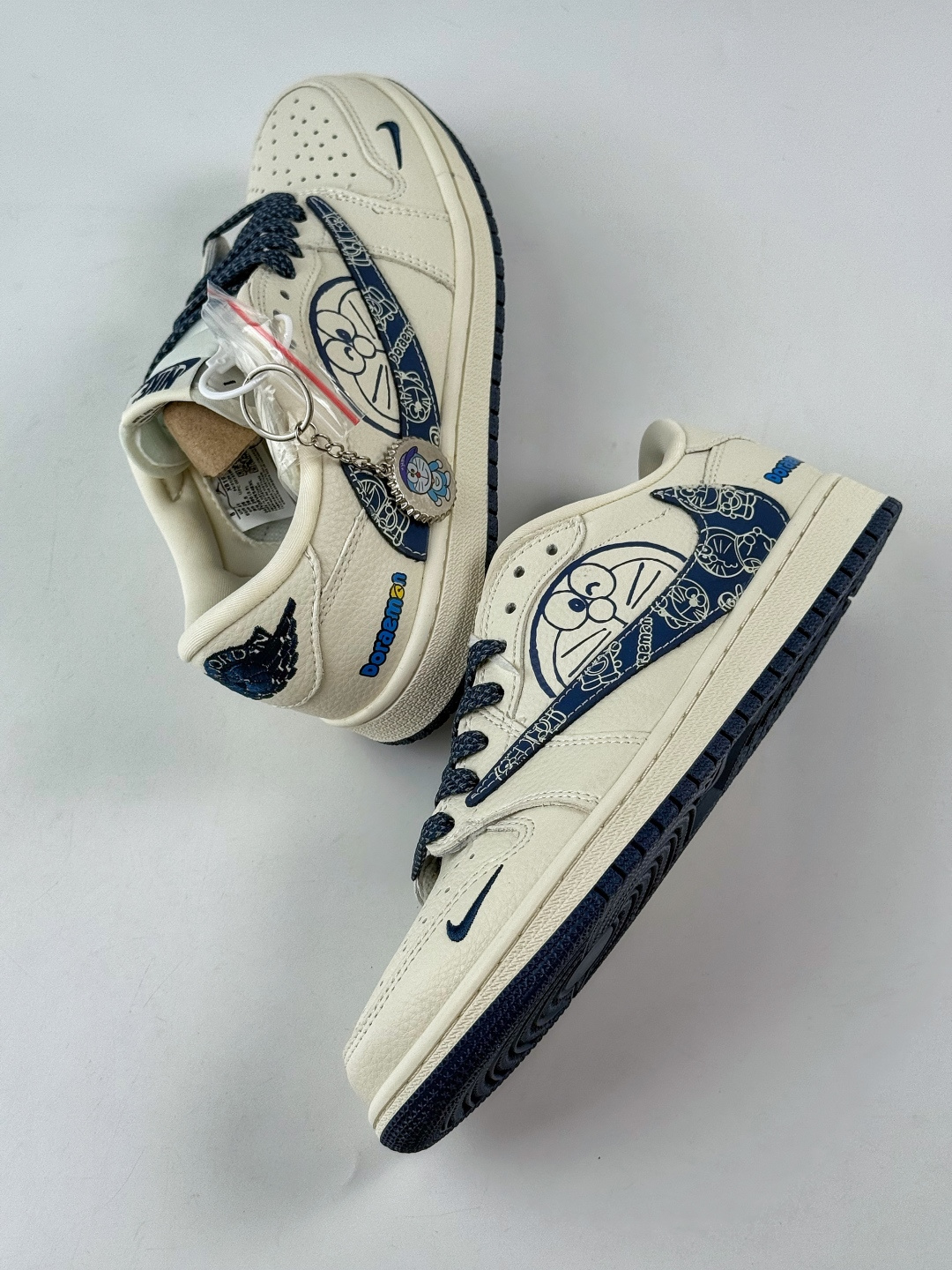 210 Travis Scott x Nike Air Jordan 1 Low x Doraemon Air Jordan 1 Low 反转白蓝小勾满天星倒钩 XB1979-015