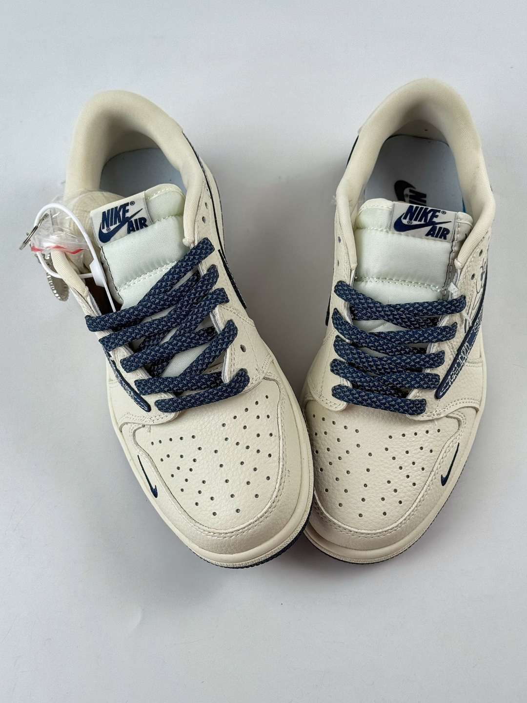 210 Travis Scott x Nike Air Jordan 1 Low x Doraemon Air Jordan 1 Low 反转白蓝小勾满天星倒钩 XB1979-015
