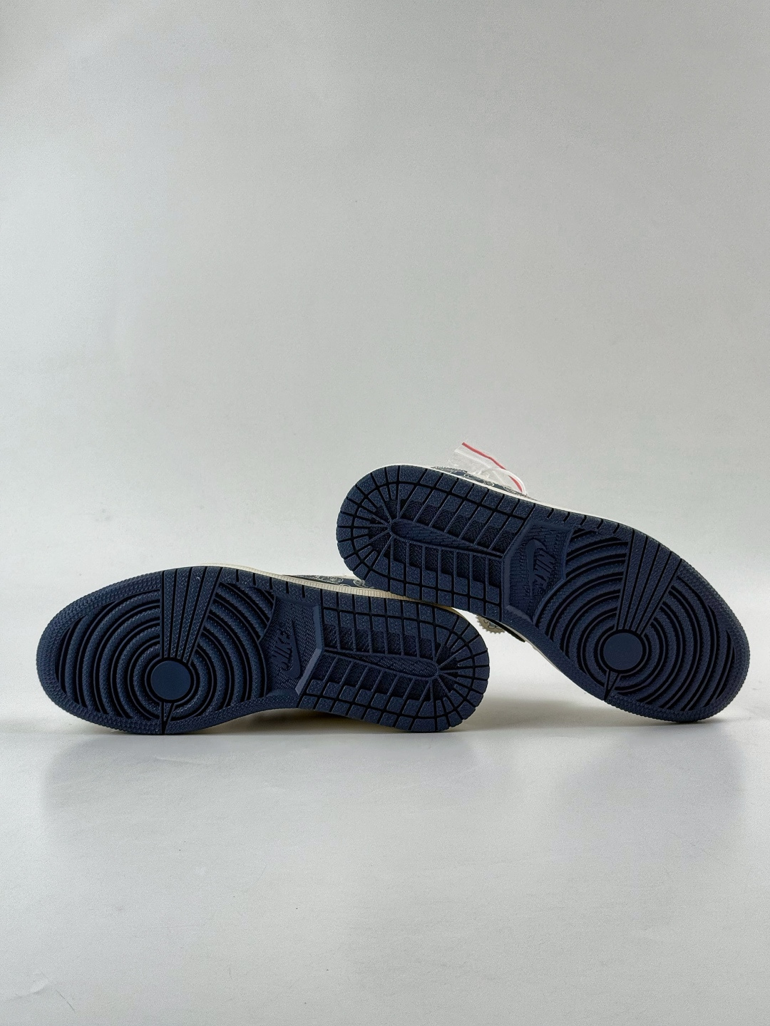 210 Travis Scott x Nike Air Jordan 1 Low x Doraemon Air Jordan 1 Low 反转白蓝小勾满天星倒钩 XB1979-015