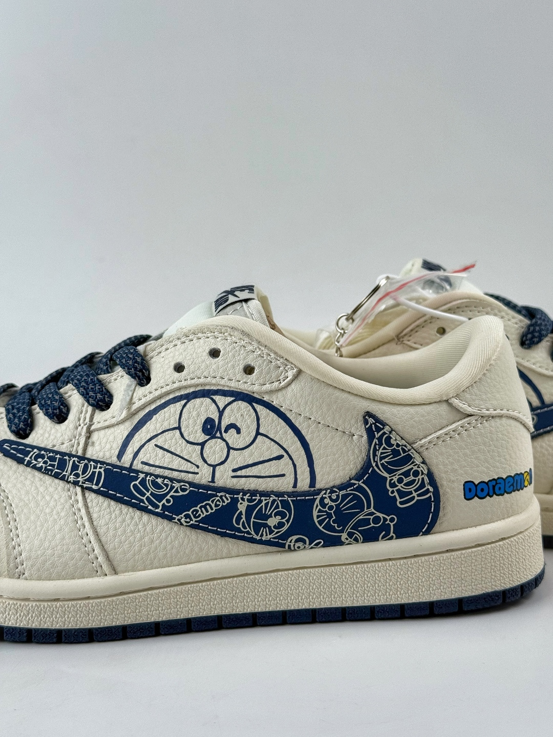 210 Travis Scott x Nike Air Jordan 1 Low x Doraemon Air Jordan 1 Low 反转白蓝小勾满天星倒钩 XB1979-015