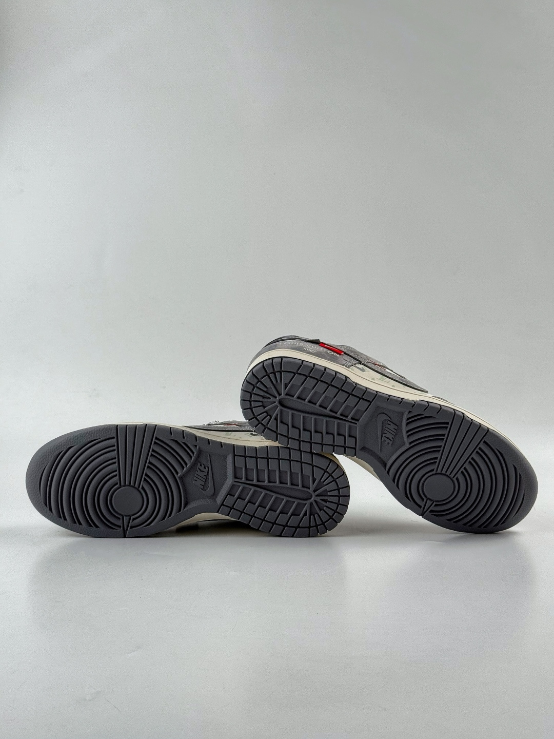 Nike SB Dunk Low x Louis Vuitton 灰白双小勾满天星 CX5050-Y13