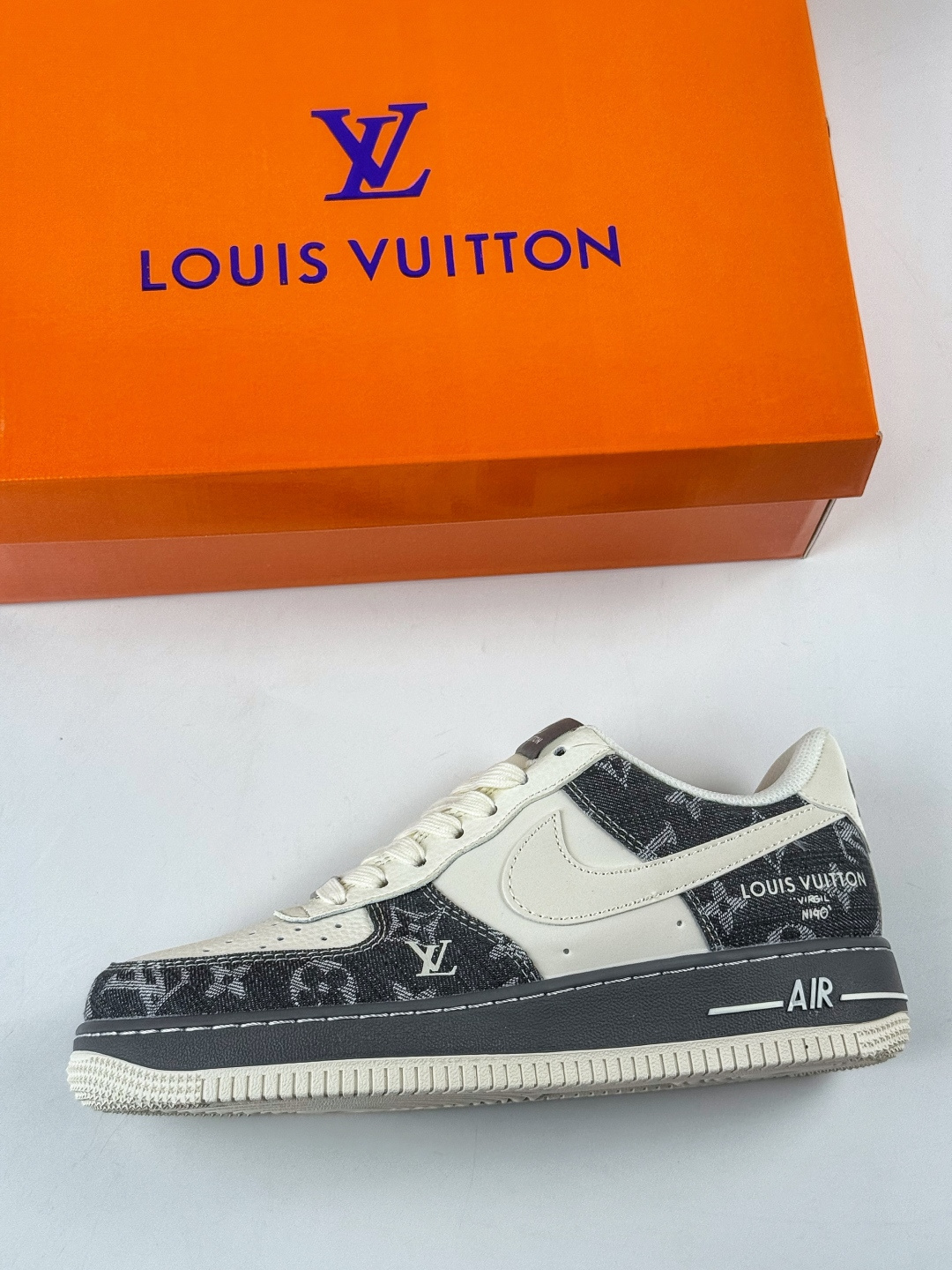210 Nike Air Force 1 Low 07 x Louis Vuitton 灰白牛仔 SM6668-110