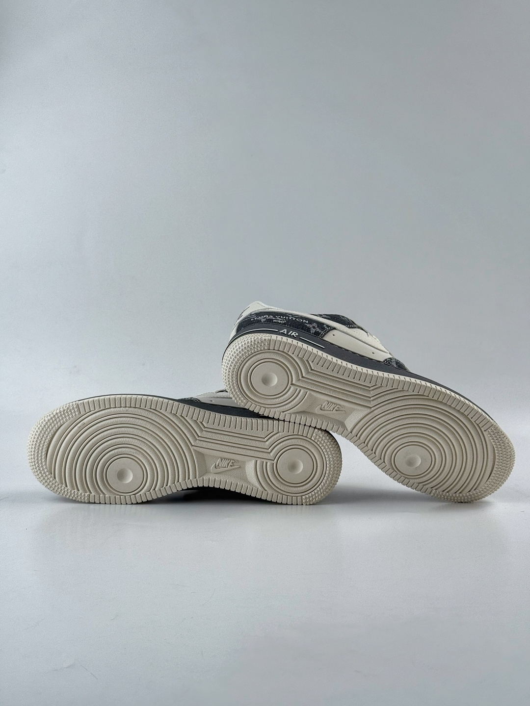 210 Nike Air Force 1 Low 07 x Louis Vuitton 灰白牛仔 SM6668-110