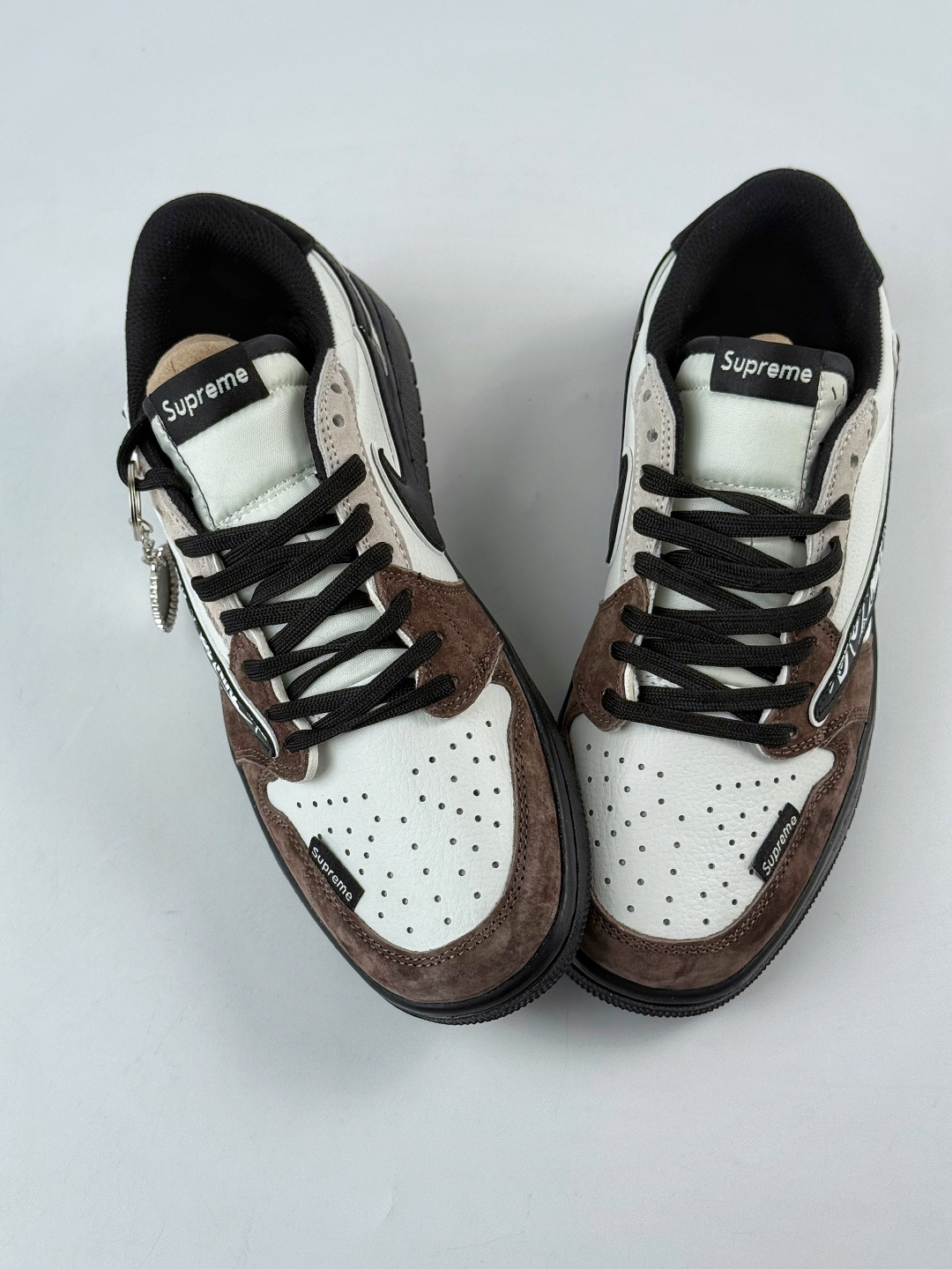 230 Travis Scott x Nike Air Jordan 1 Low x Supreme Air Jordan 1 Low 反转棕白倒钩 DZ5899-032