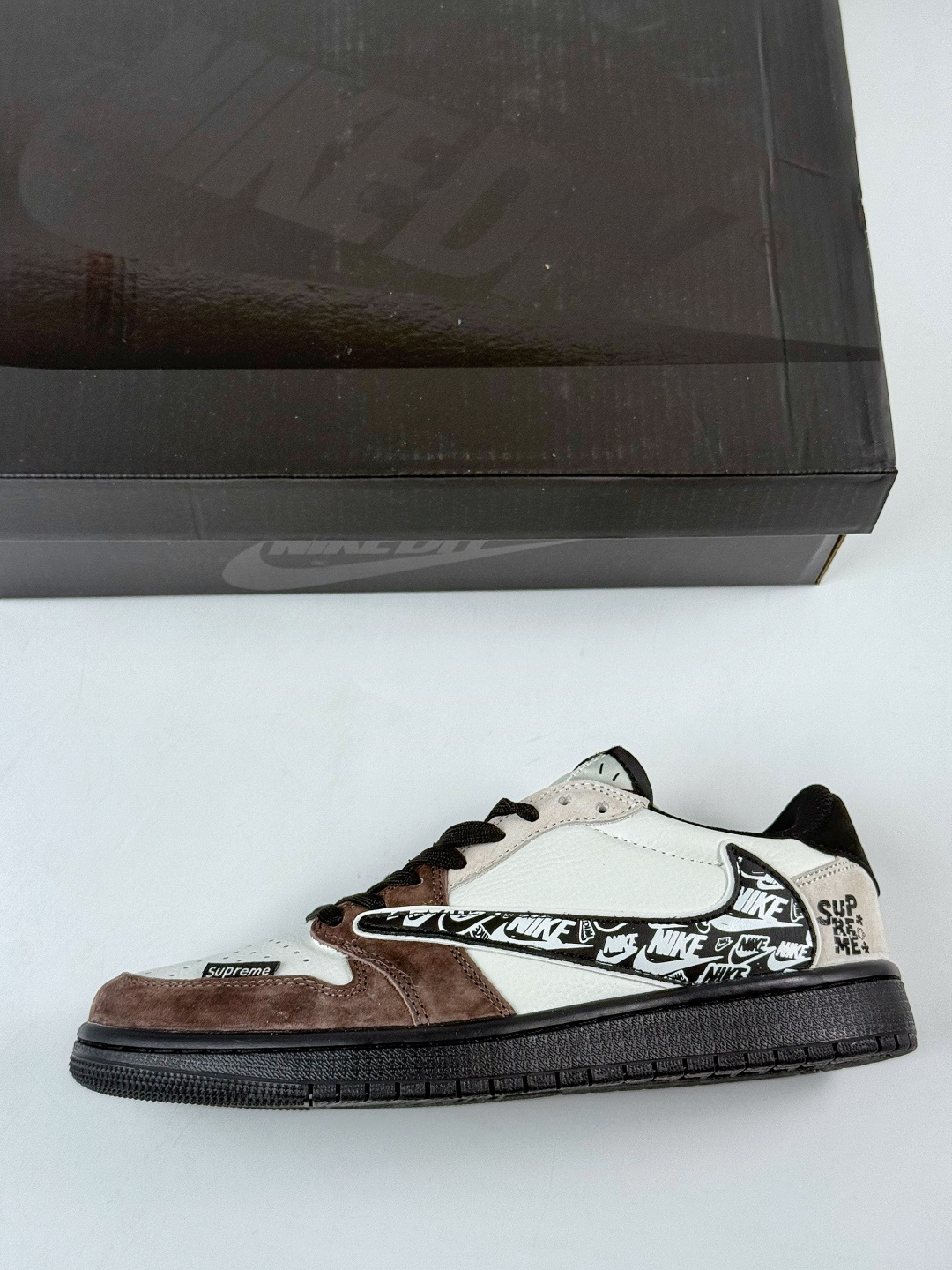 230 Travis Scott x Nike Air Jordan 1 Low x Supreme Air Jordan 1 Low 反转棕白倒钩 DZ5899-032