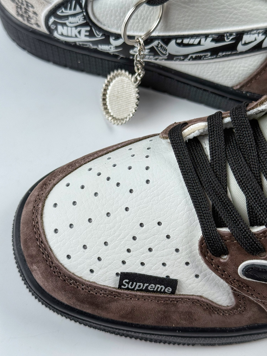 230 Travis Scott x Nike Air Jordan 1 Low x Supreme Air Jordan 1 Low 反转棕白倒钩 DZ5899-032