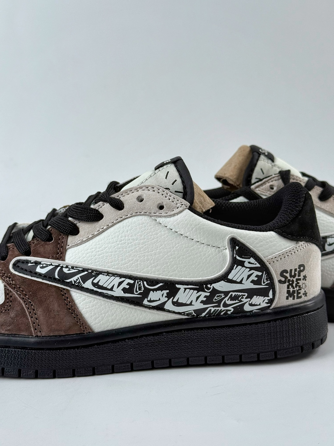 230 Travis Scott x Nike Air Jordan 1 Low x Supreme Air Jordan 1 Low 反转棕白倒钩 DZ5899-032