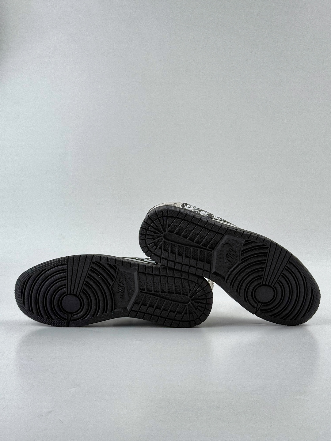 230 Travis Scott x Nike Air Jordan 1 Low x Supreme Air Jordan 1 Low 反转棕白倒钩 DZ5899-032