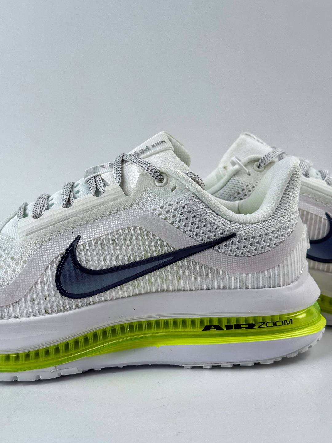 210 Nike Pegasus Premium 减震防滑耐磨透气 低帮跑步鞋 HQ2592-100